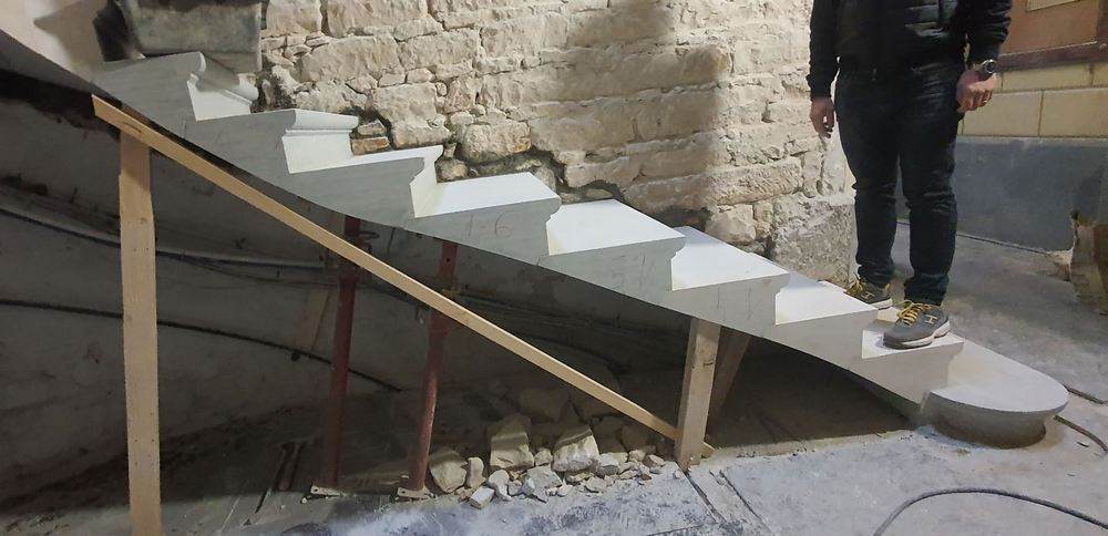 Escalier en pierre reconstruit et installé, rue Childebert, Lyon