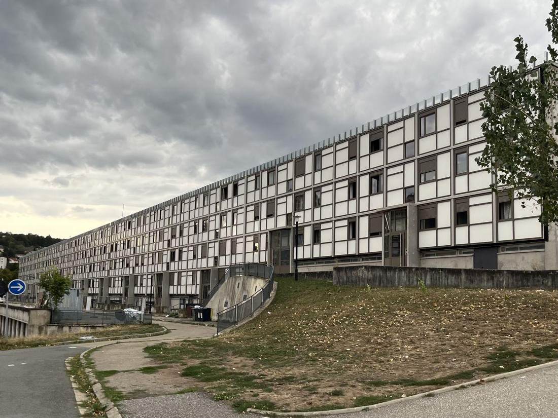 Firminy, photo du bâtiment et de ses façades